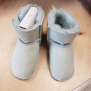 UGG Baby Erin size Large New in box